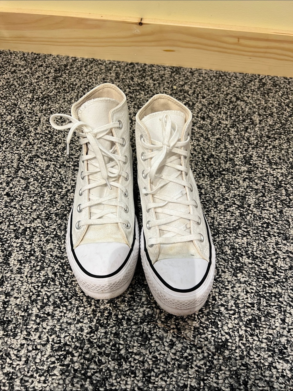 White High Top Chuck Taylor Converse platform sneakers size  6